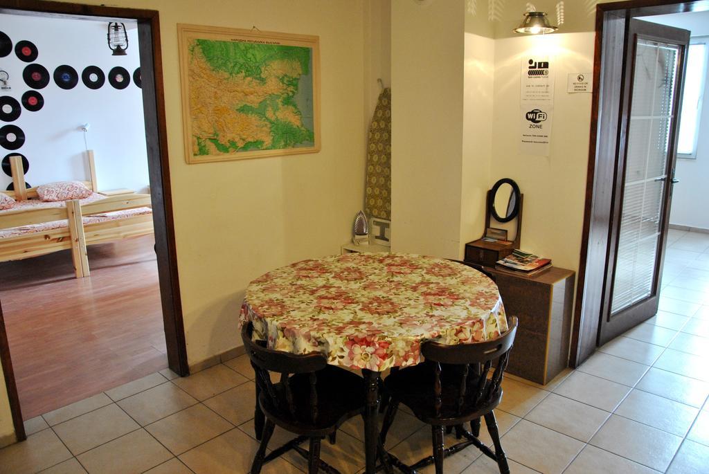 10 Coins Hostel & Tours Σόφια Εξωτερικό φωτογραφία