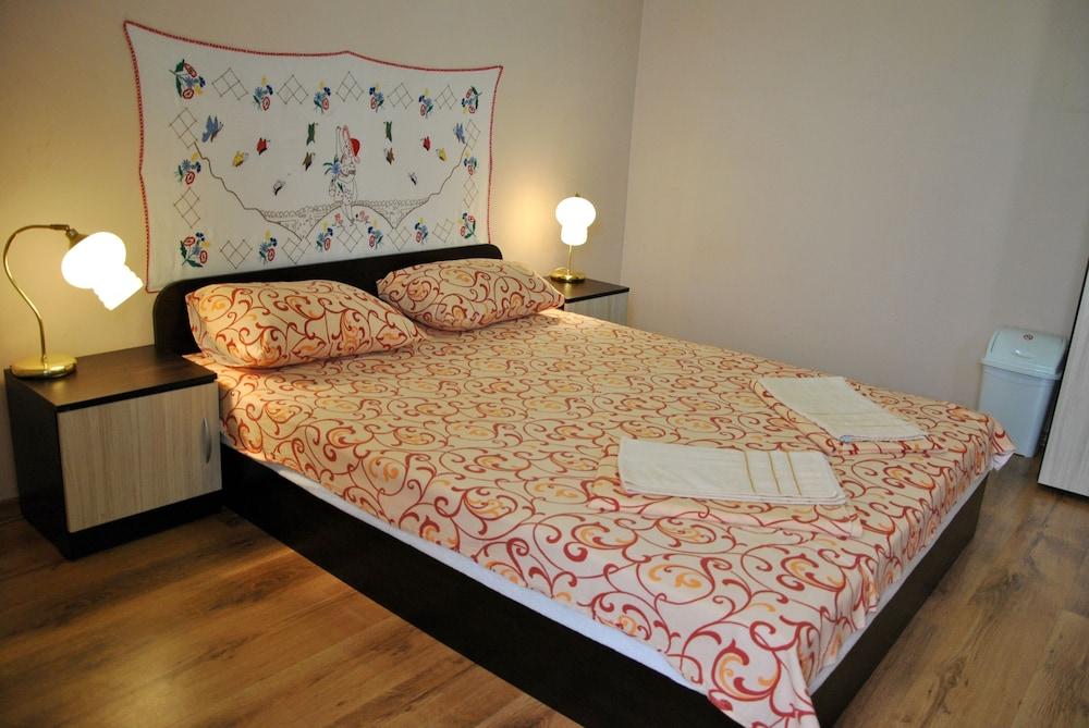 10 Coins Hostel & Tours Σόφια Εξωτερικό φωτογραφία