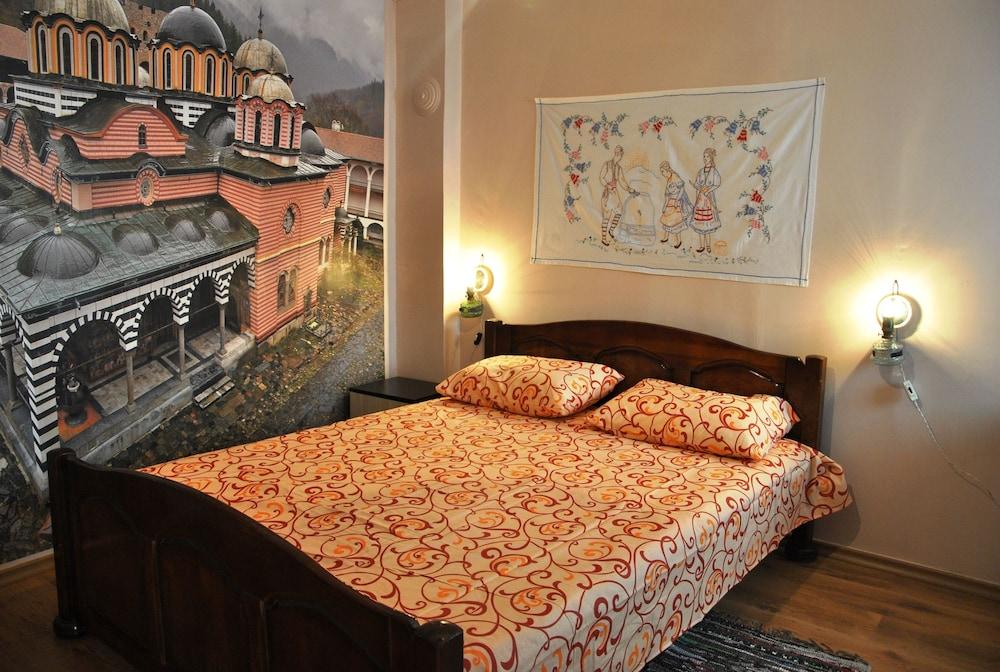 10 Coins Hostel & Tours Σόφια Εξωτερικό φωτογραφία
