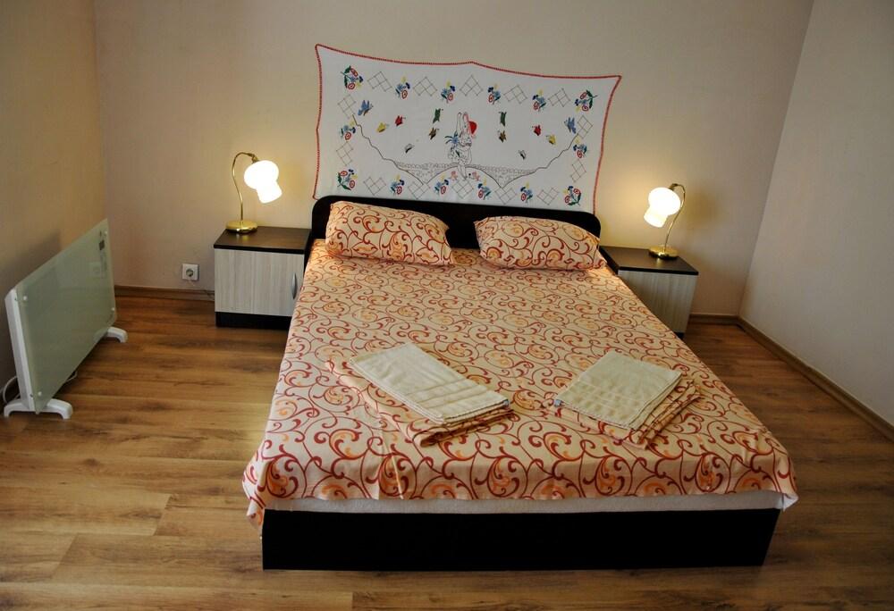 10 Coins Hostel & Tours Σόφια Εξωτερικό φωτογραφία