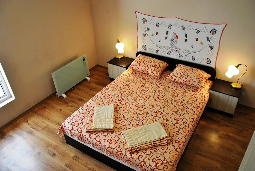 10 Coins Hostel & Tours Σόφια Εξωτερικό φωτογραφία