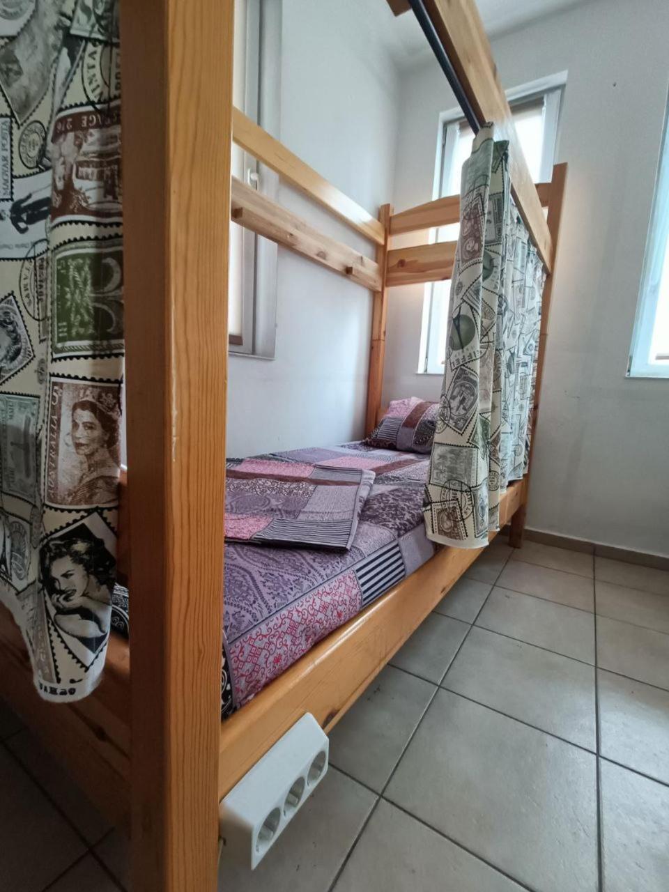 10 Coins Hostel & Tours Σόφια Δωμάτιο φωτογραφία