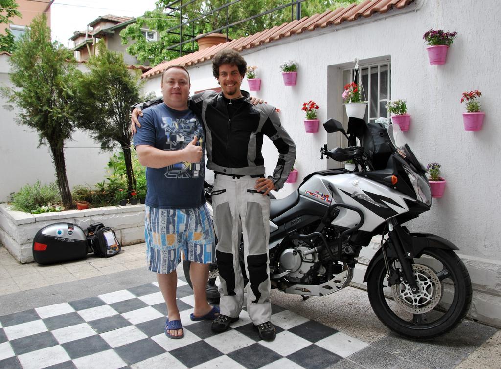 10 Coins Hostel & Tours Σόφια Εξωτερικό φωτογραφία