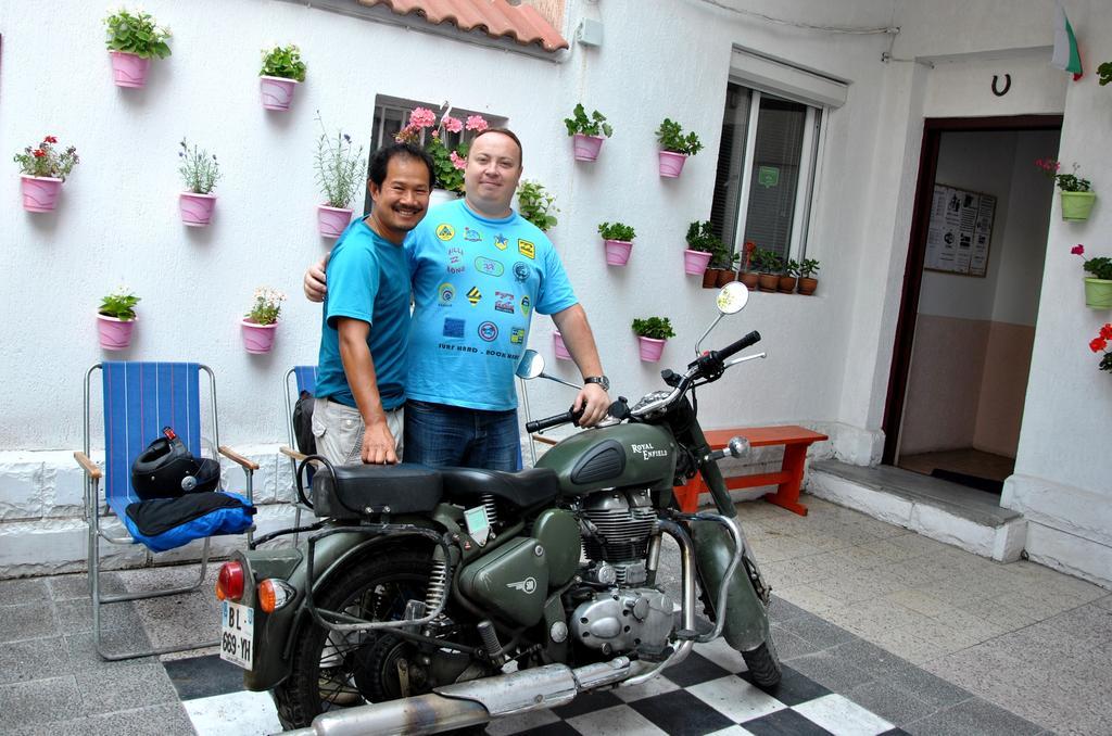 10 Coins Hostel & Tours Σόφια Εξωτερικό φωτογραφία