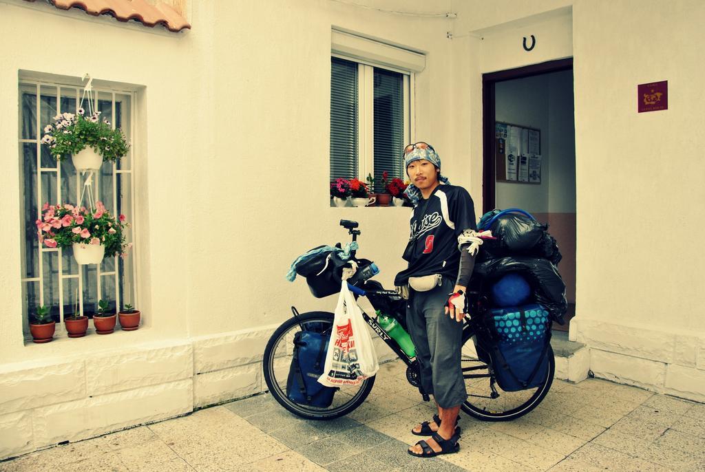 10 Coins Hostel & Tours Σόφια Εξωτερικό φωτογραφία