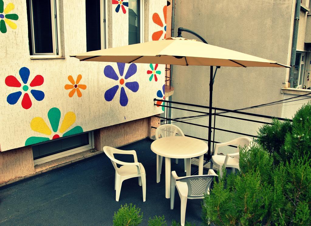 10 Coins Hostel & Tours Σόφια Εξωτερικό φωτογραφία