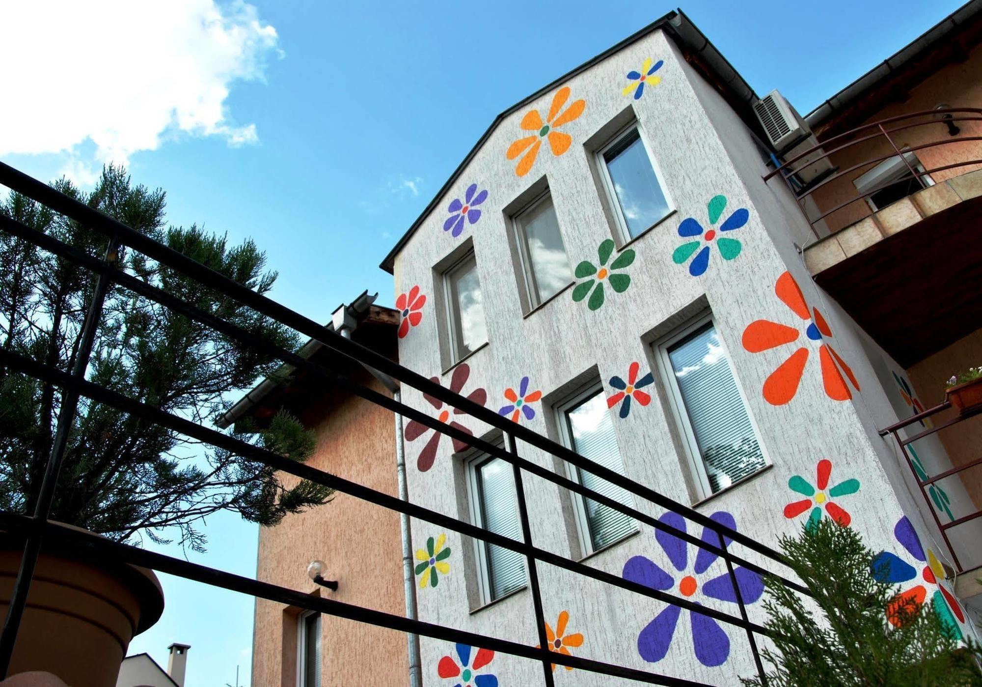 10 Coins Hostel & Tours Σόφια Εξωτερικό φωτογραφία