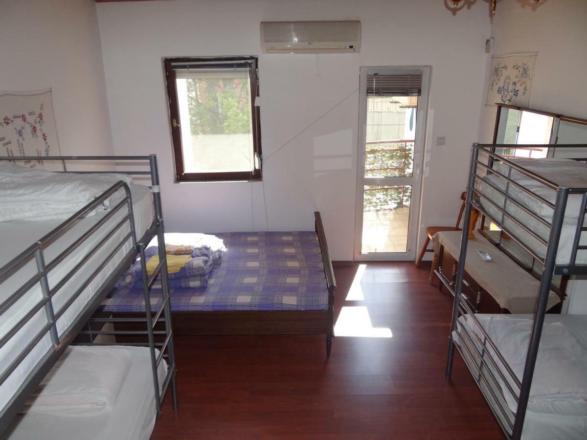 10 Coins Hostel & Tours Σόφια Εξωτερικό φωτογραφία